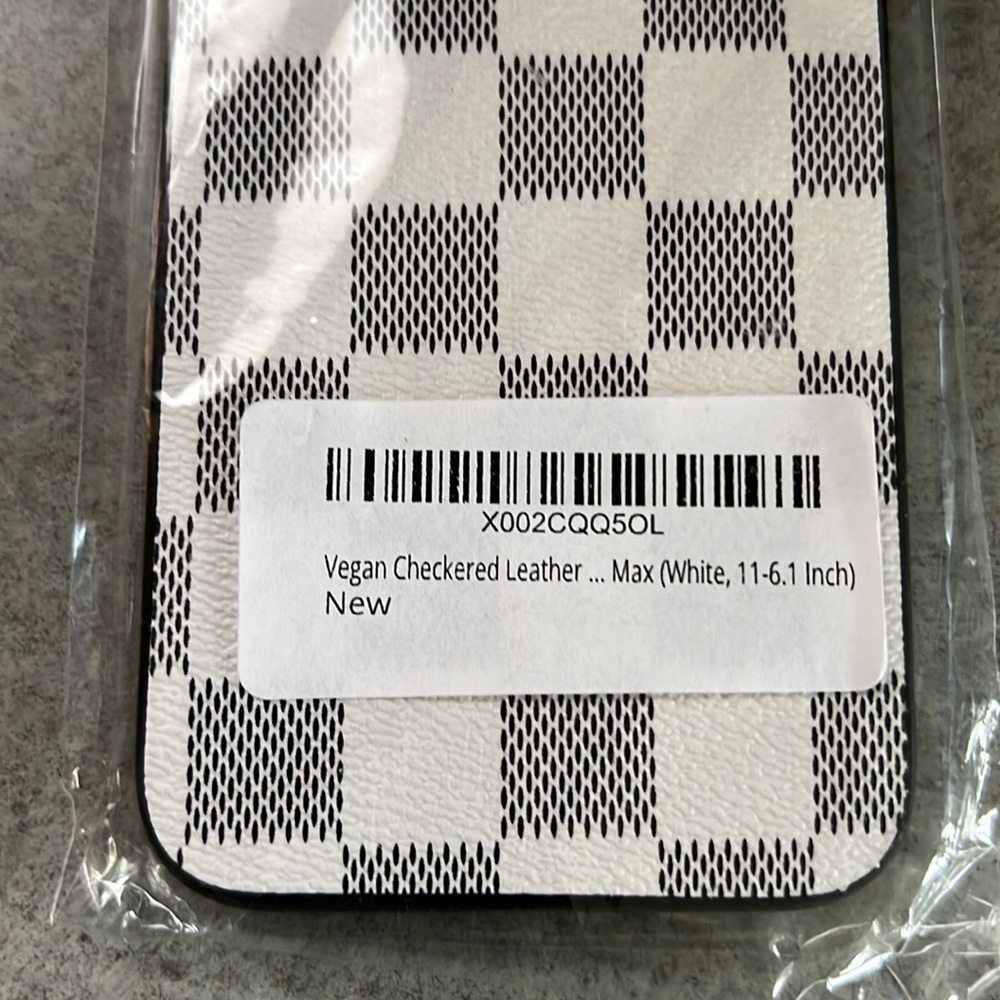 iPhone 11 case - Picture 3 of 4